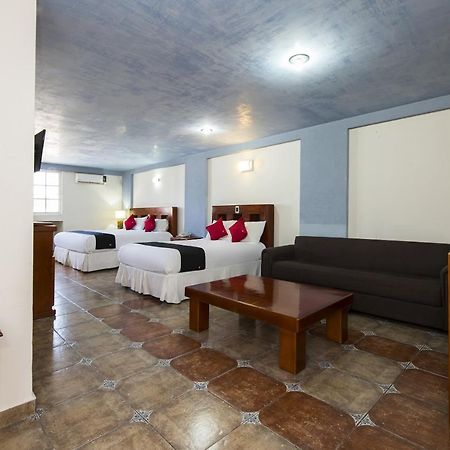 Suites De Reyes Irapuato Exterior photo