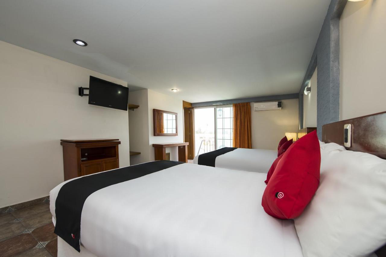 Suites De Reyes Irapuato Exterior photo