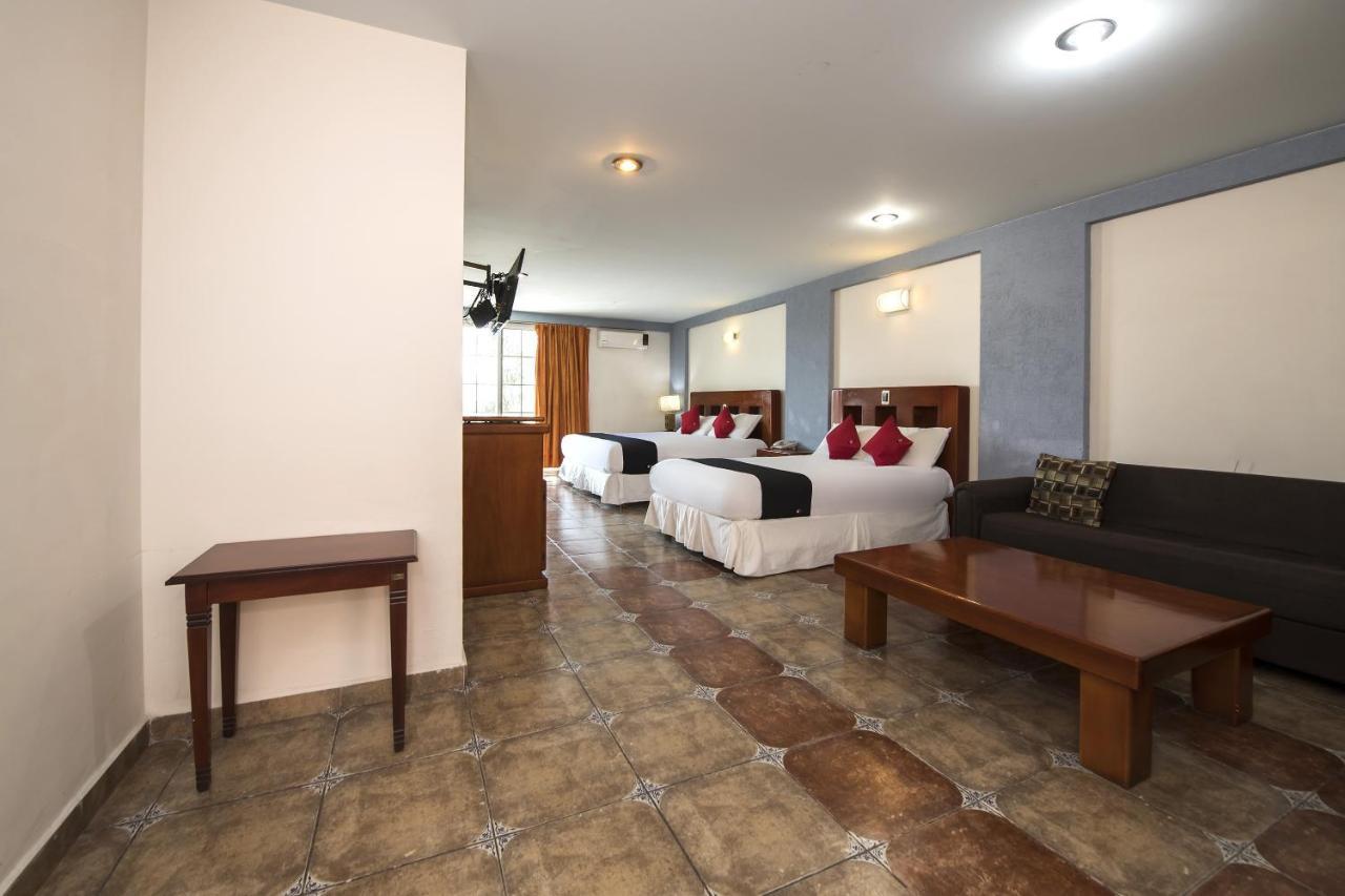 Suites De Reyes Irapuato Exterior photo