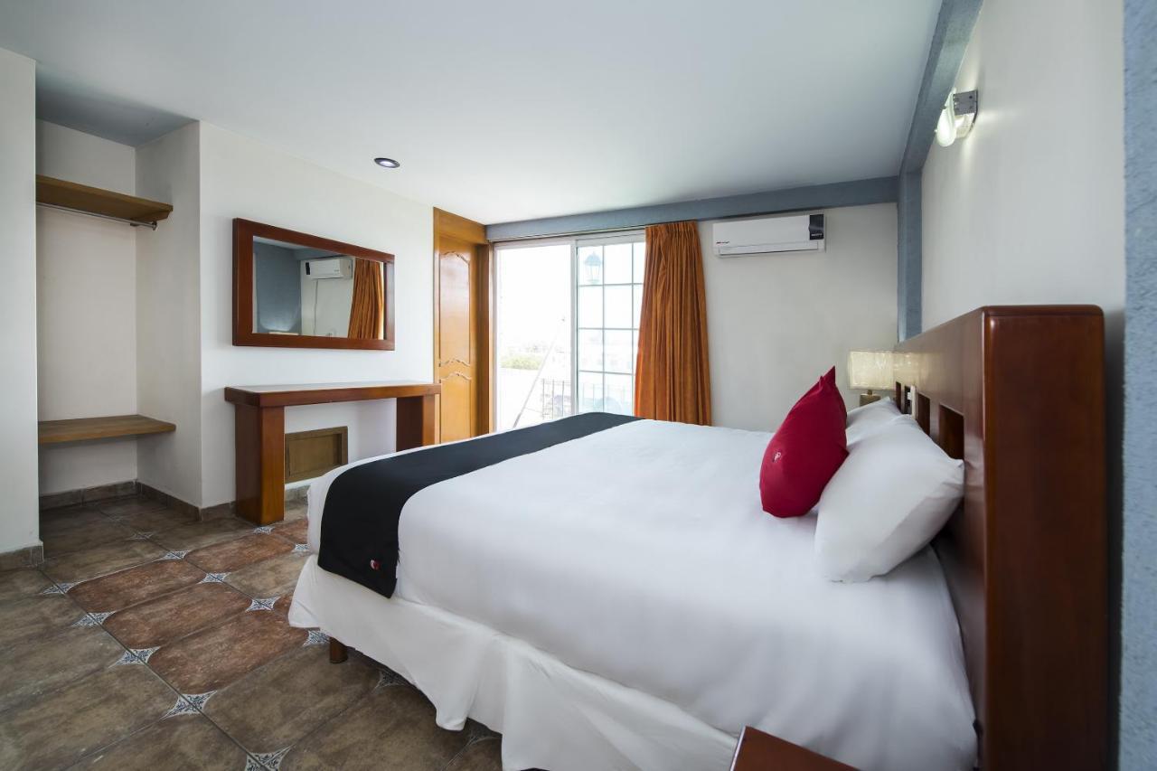 Suites De Reyes Irapuato Exterior photo