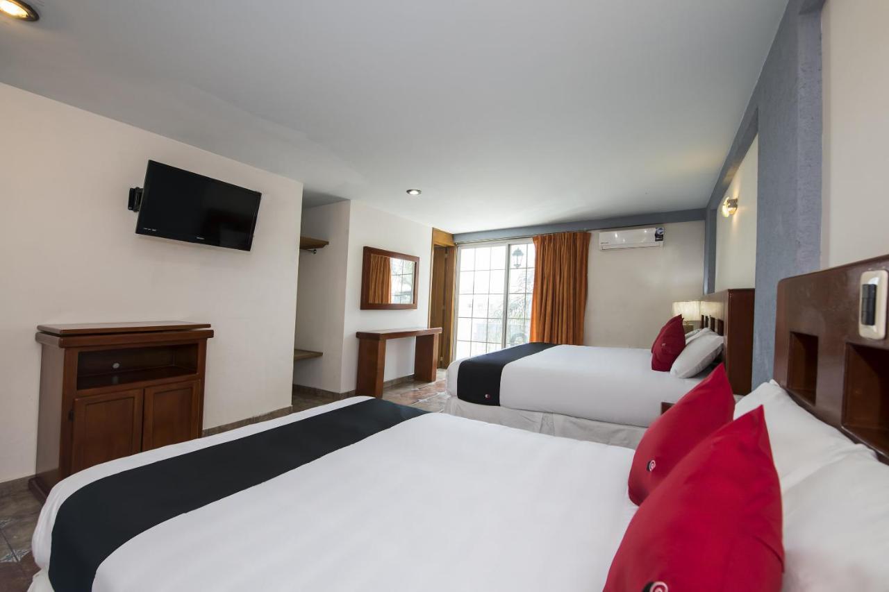 Suites De Reyes Irapuato Exterior photo