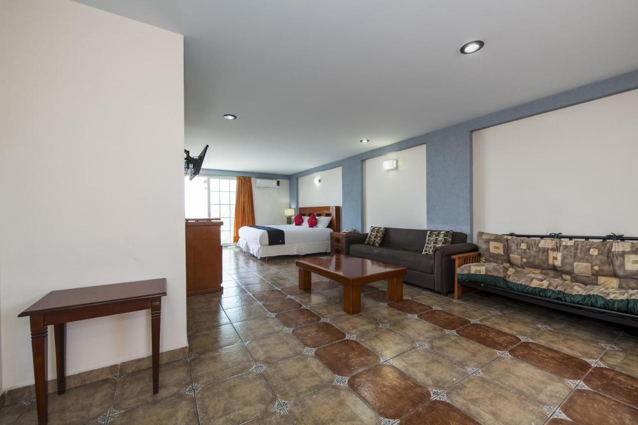 Suites De Reyes Irapuato Exterior photo
