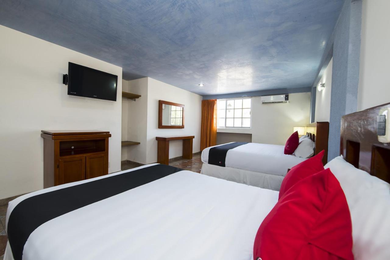 Suites De Reyes Irapuato Exterior photo