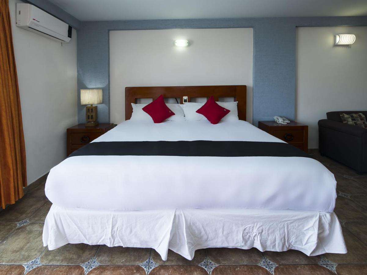 Suites De Reyes Irapuato Exterior photo