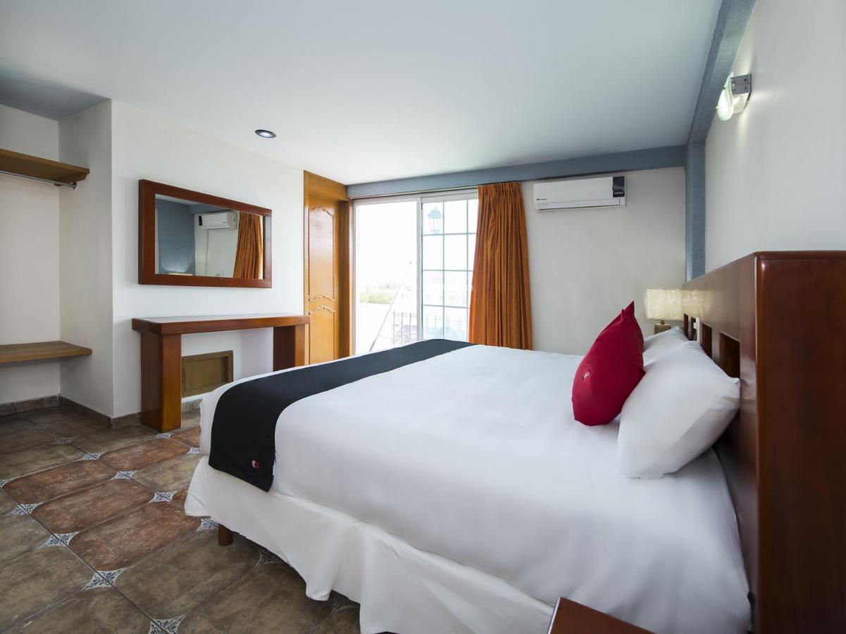 Suites De Reyes Irapuato Exterior photo