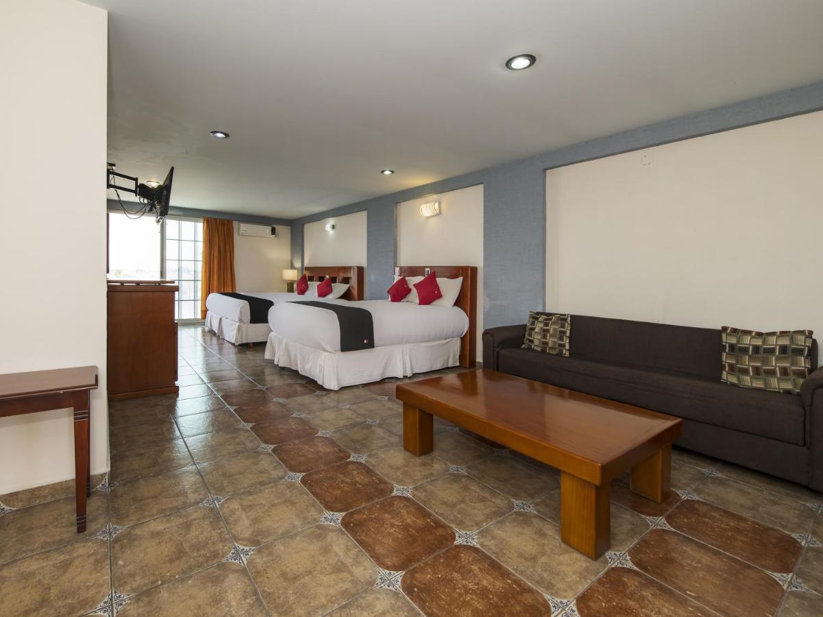 Suites De Reyes Irapuato Exterior photo